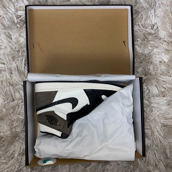 Jordan 1 “mocha” 🤎SOLD🤎 - Picture 2 of 6